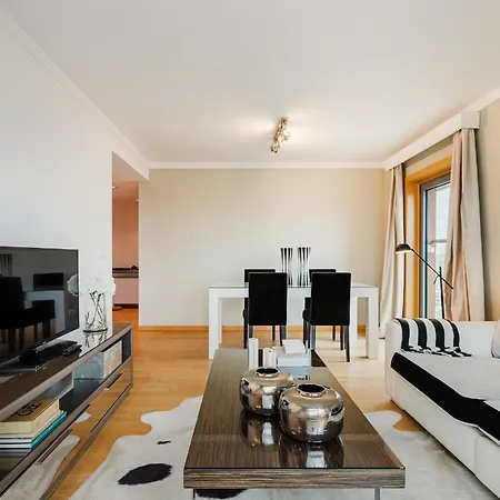 Fm Parque Nações *